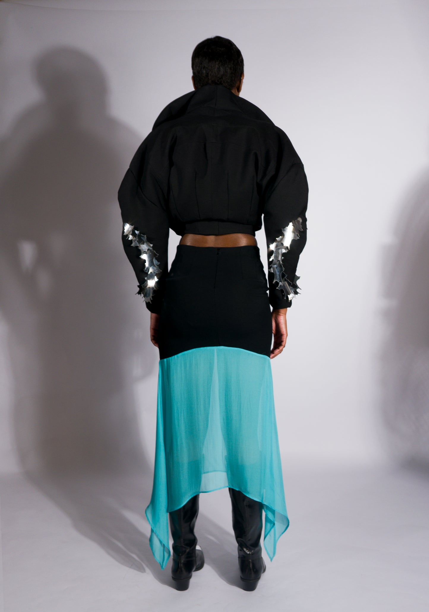 AMBER, boléro à manches raglan, broderie de maxi-sequins