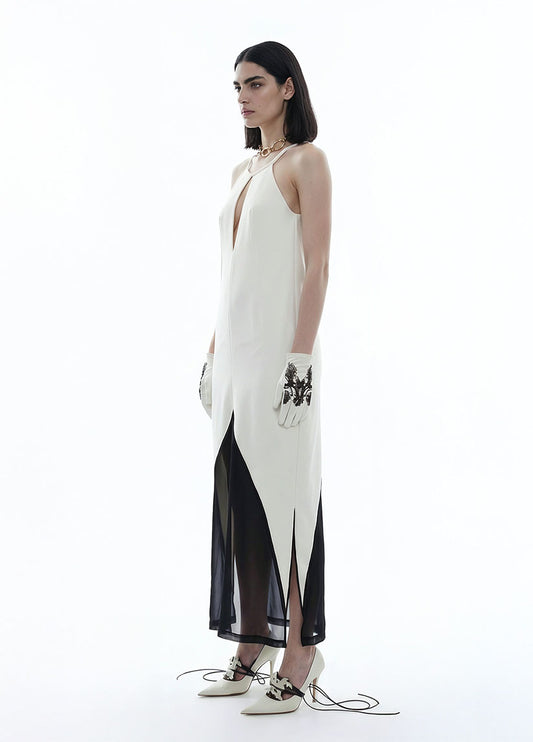 ABI, robe blanche longue à col travaillé