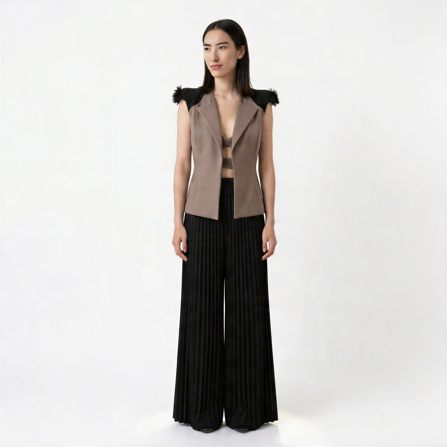AVA, veste sans manches avec épaulettes contrastées avec broderie