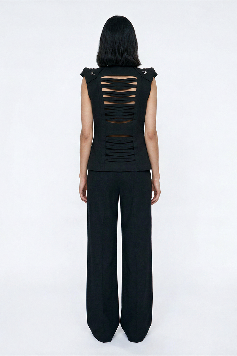 AVA, veste sans manches avec dos entrelacé dans un esprit "corset"
